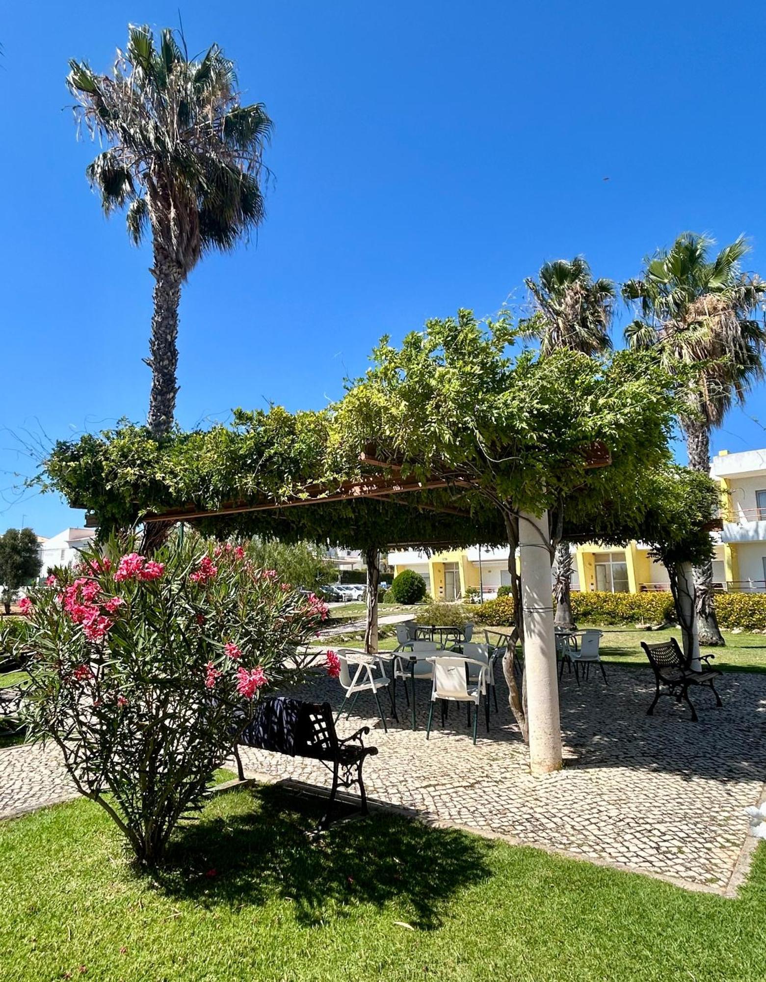 Apartamentos Santa Teresinha Alvor Exteriör bild