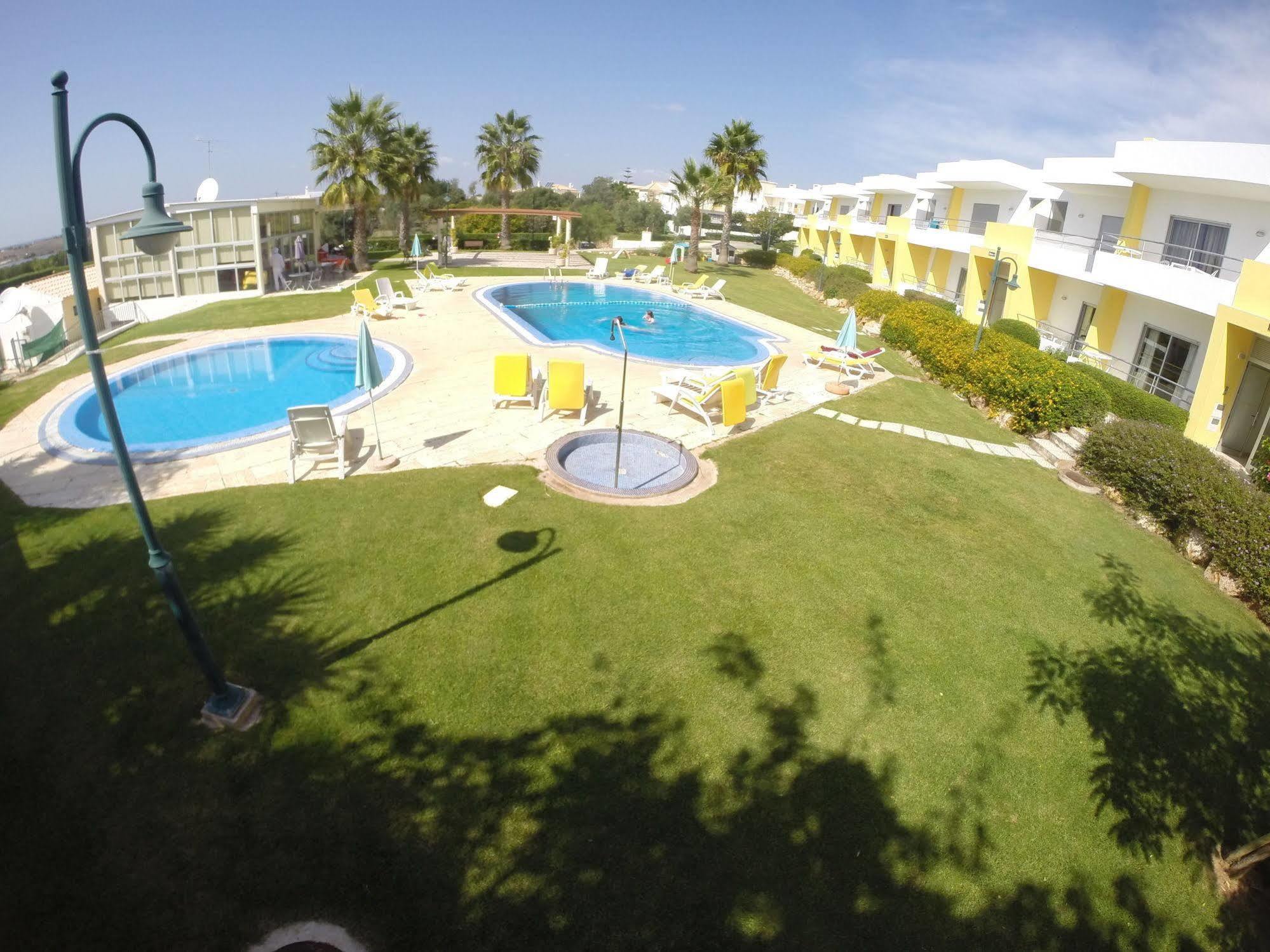 Apartamentos Santa Teresinha Alvor Exteriör bild