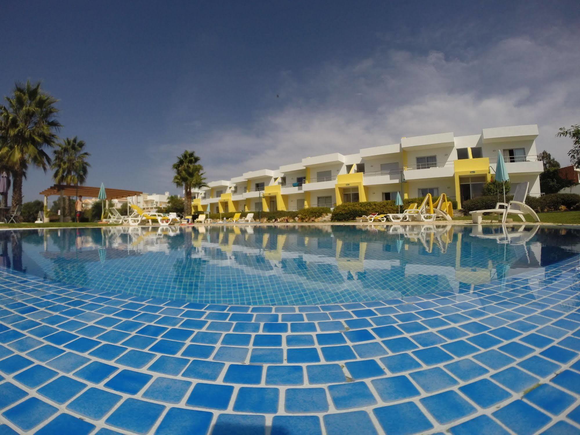 Apartamentos Santa Teresinha Alvor Exteriör bild