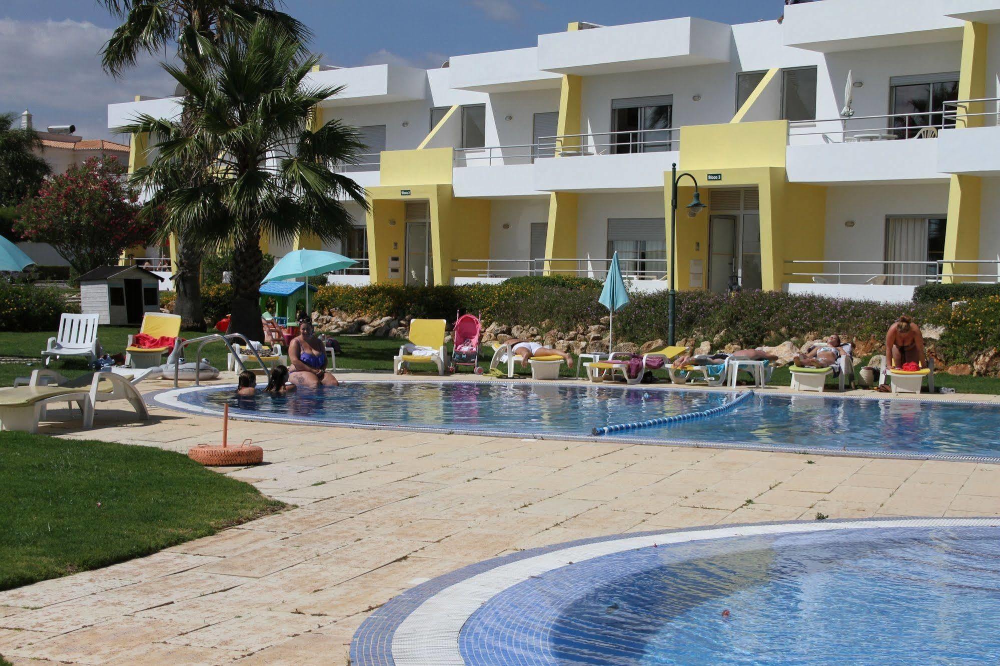Apartamentos Santa Teresinha Alvor Exteriör bild